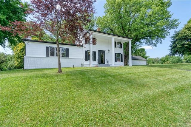 A quinessential farmhouse  8 minutes from the city