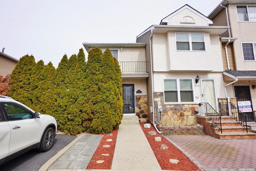 171 Skyline Dr, Staten Island, NY 10304 - photo 1