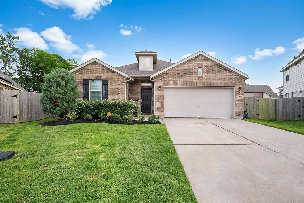 1673 Morgan Trail Dr, Alvin, TX 77511 - photo 1