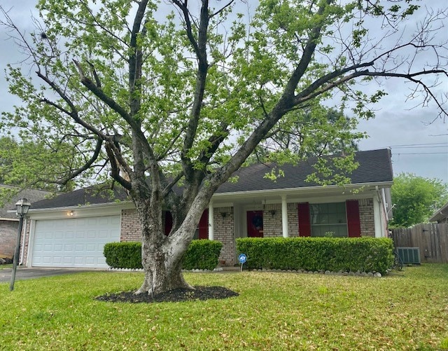 10415 White Clover Dr, Houston, TX 77089 - photo 1