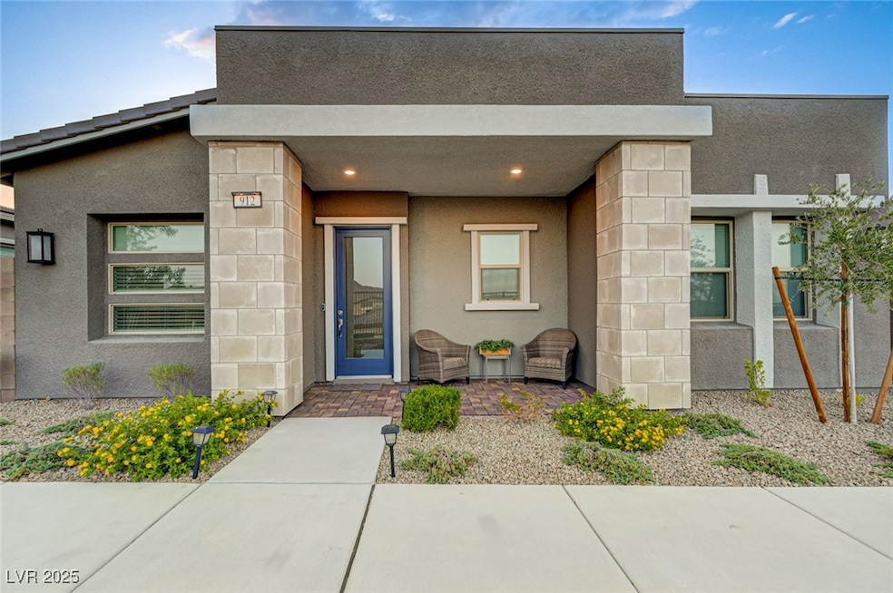 Doorway to property featuring stucco siding