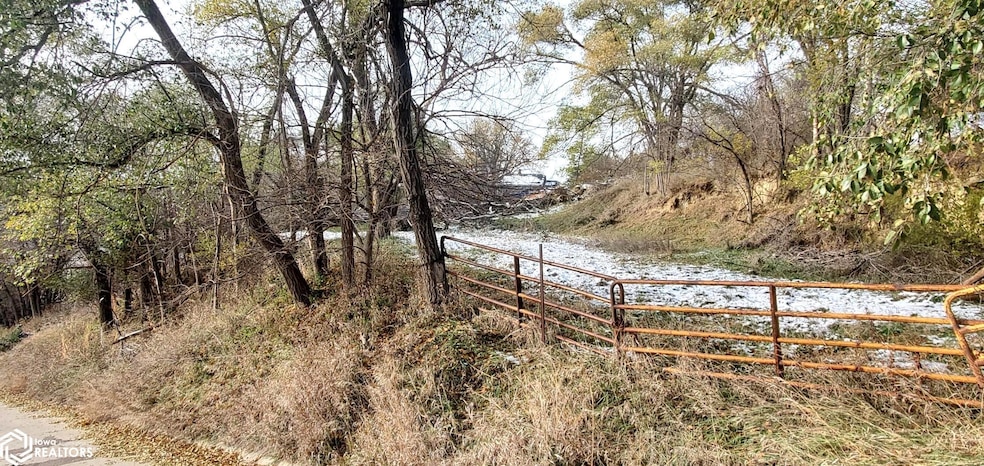 3011 14th St, Sioux City, IA 51105 - photo 1