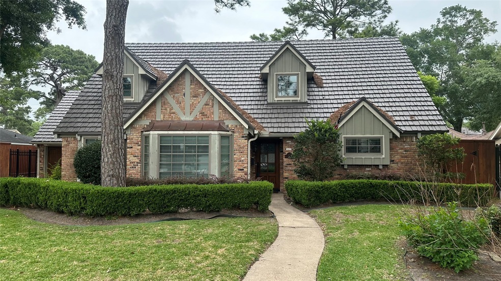 12314 Woodthorpe Ln, Houston, TX 77024 - photo 1