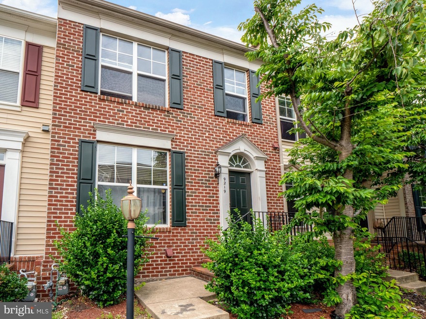 9219 Alvyn Lake Cir, Bristow, VA 20136 - photo 1