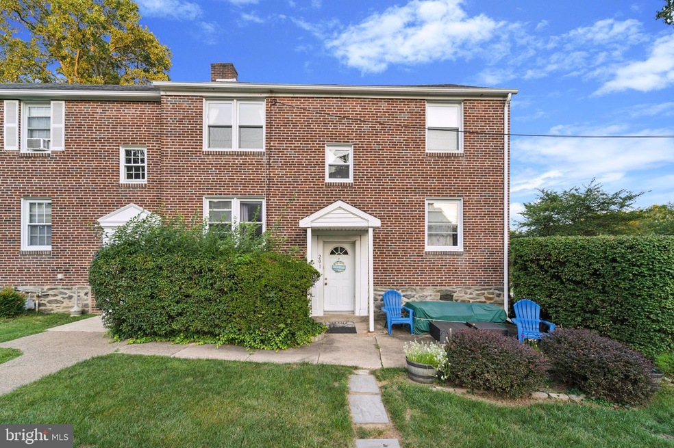 201 Pilgrim Ln, Drexel Hill, PA 19026 - photo 1