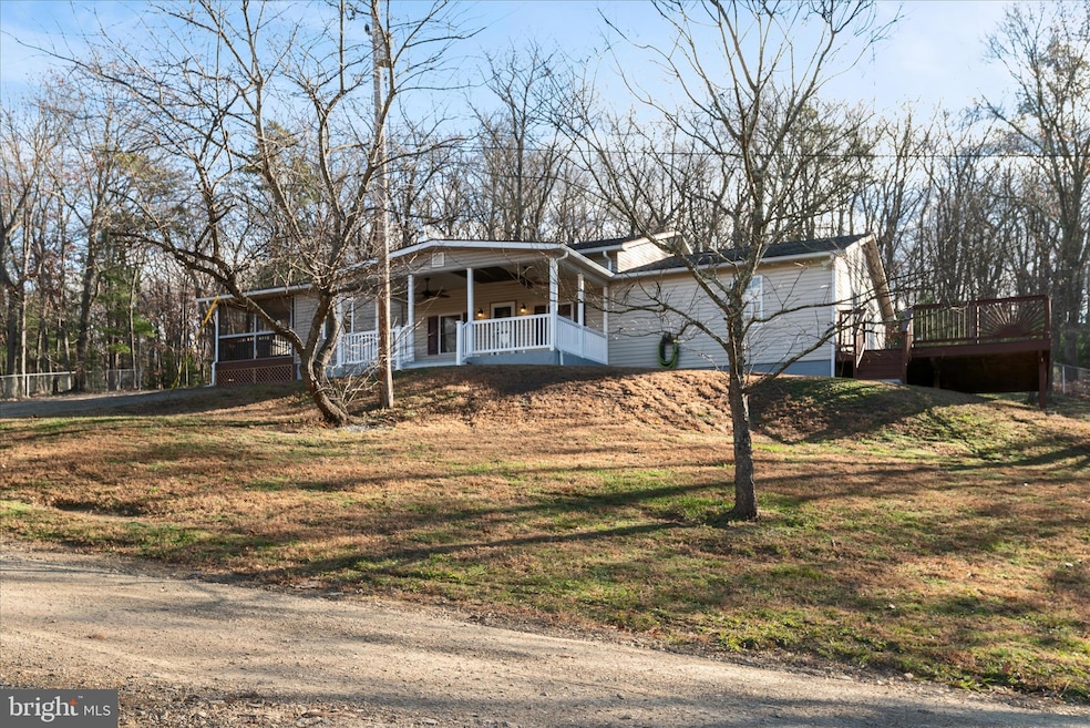 162 Twin Fox Ln, Berkeley Springs, WV 25411 - photo 1