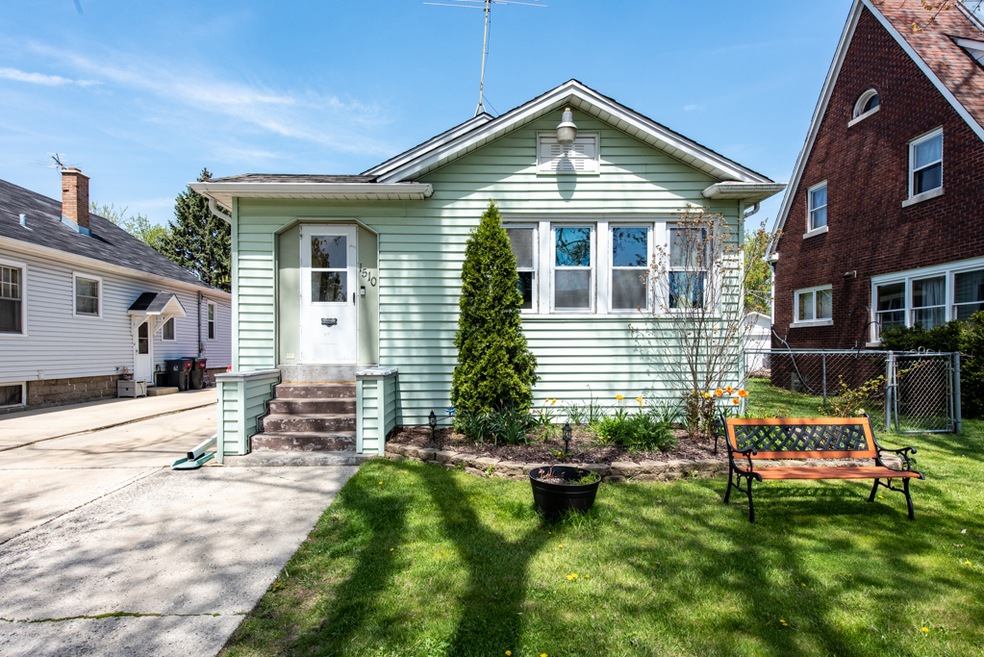 1510 W Monroe St, Waukegan, IL 60085 - photo 1