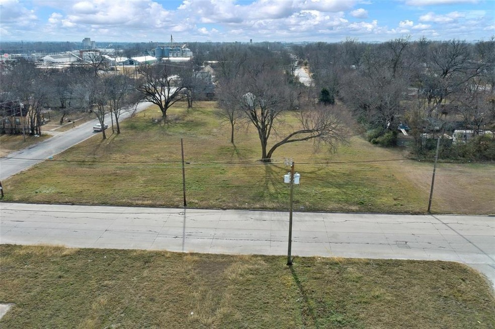 206 Thomas St, Gainesville, TX 76240 - photo 1