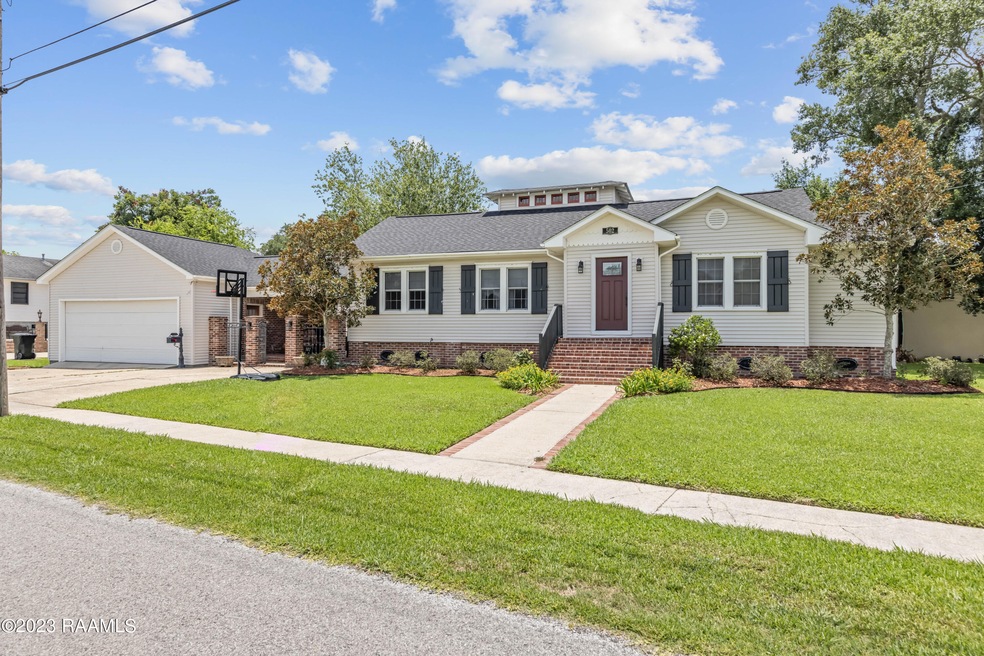 502 E Edwards St-2