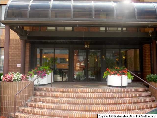 Chestnut Hill at Essex Park unit 2E, Staten Island, NY 10314 - photo 1