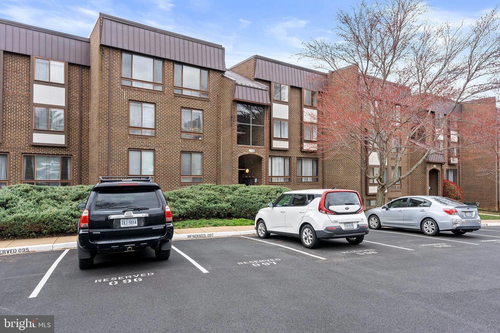 118 Roberts Ln unit 400, Alexandria, VA 22314 - photo 1