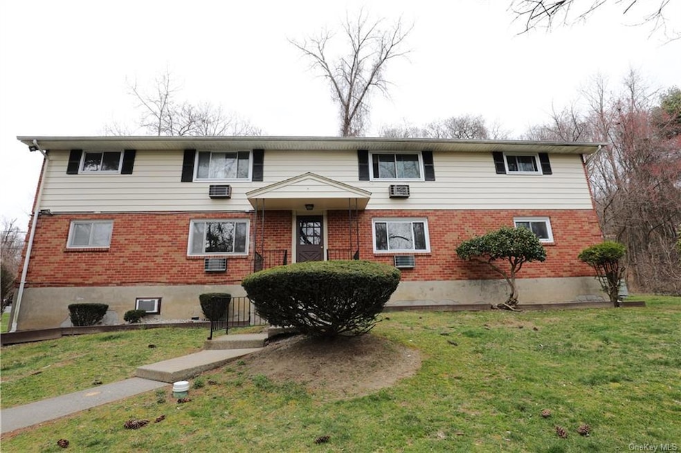 1902 Parr Lake Dr unit 19B, Newburgh, NY 12550 - photo 1