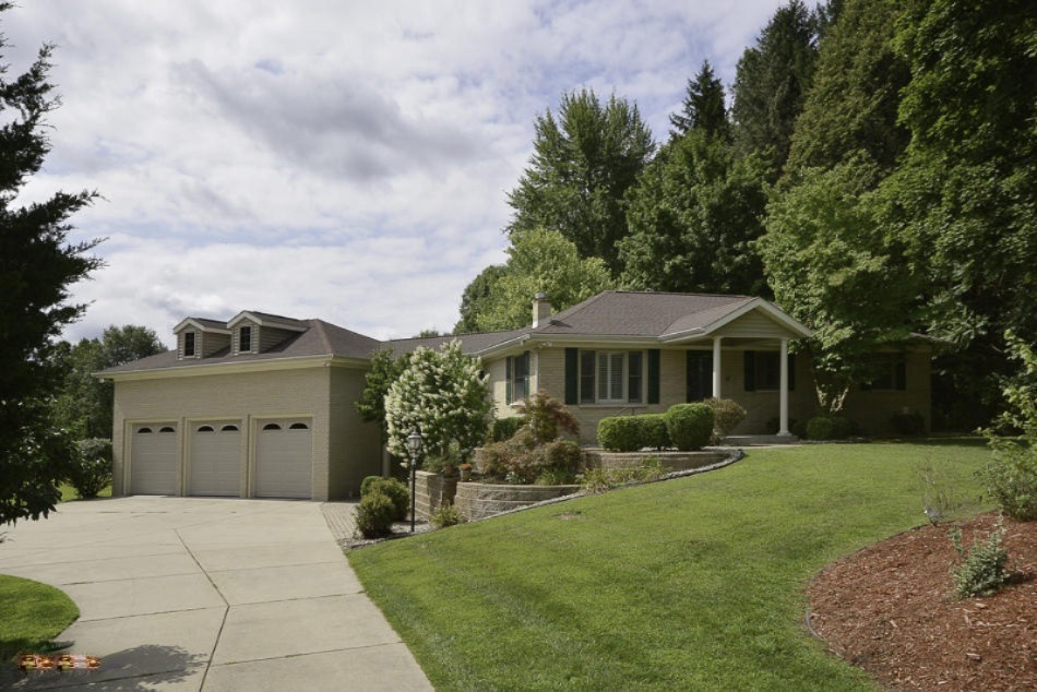 10335WestMain_01
