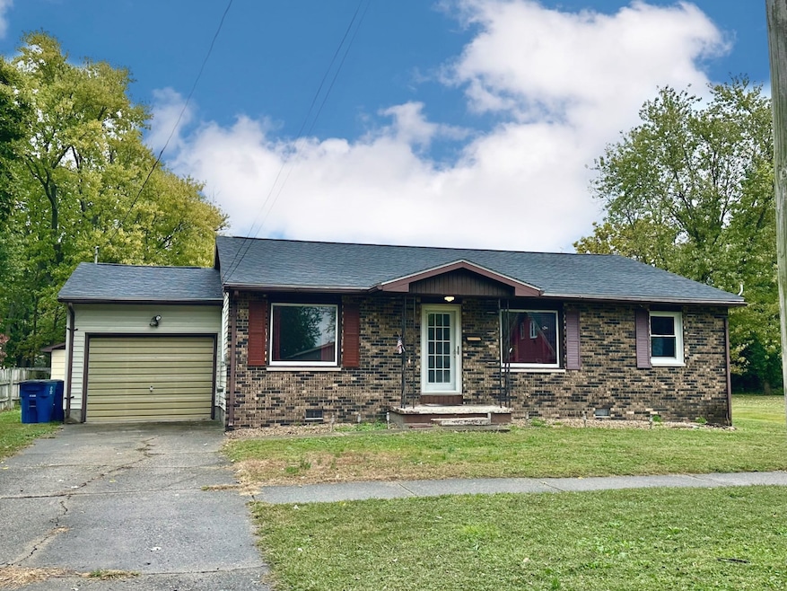 409 S Main St, Flora, IL 62839 - photo 1