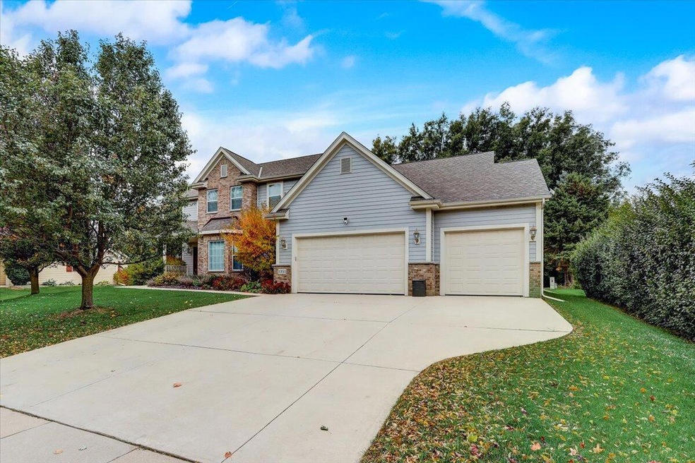01-Bobolink Ave-001