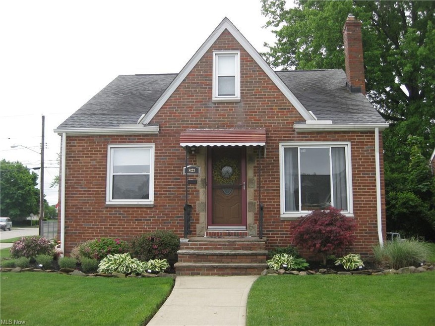 Welcome Home!  8123 Deerfield Dr is meticulously m