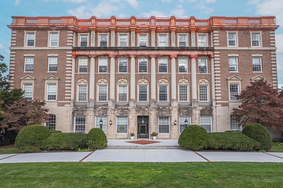 The Balmoral unit 403, Andover, MA 01810 - photo 1