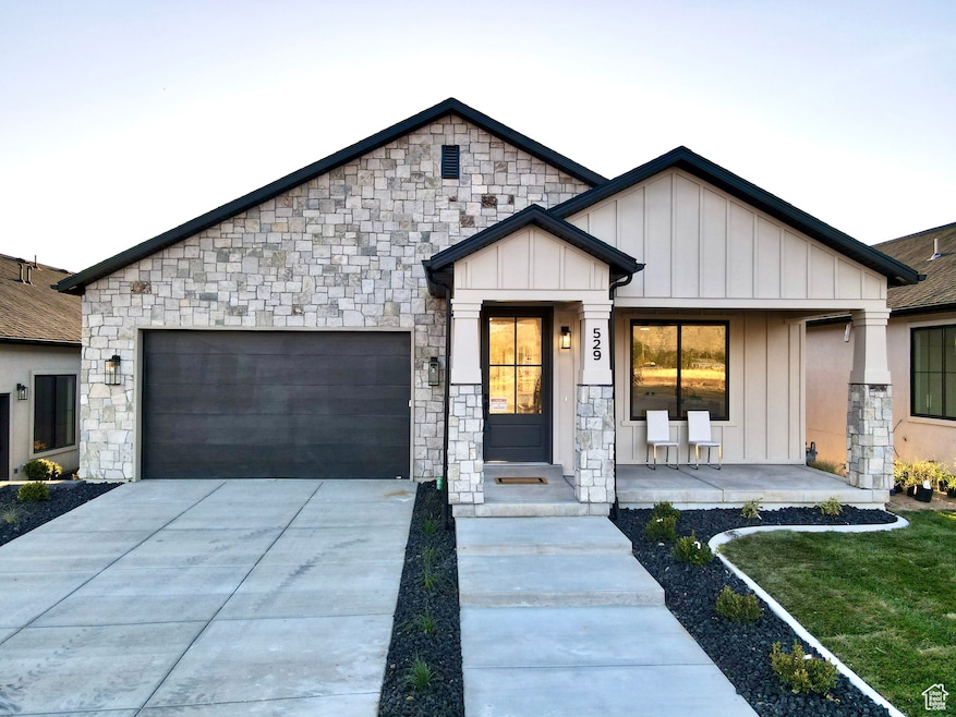 641 N Heritage St unit 8, Mapleton, UT 84664 - photo 1