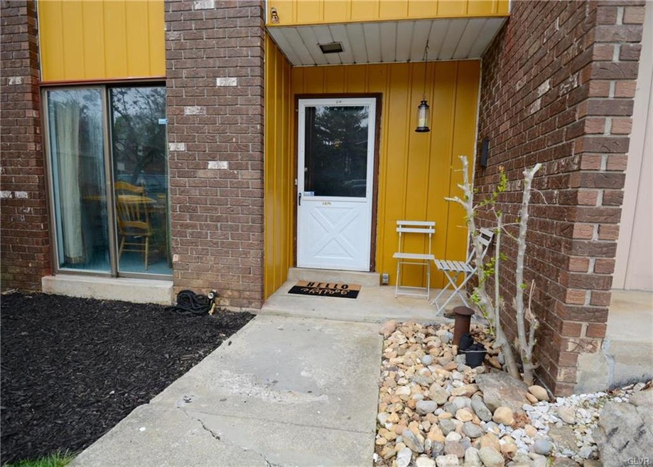 1570 Creekside Rd, Whitehall, PA 18052 - photo 1