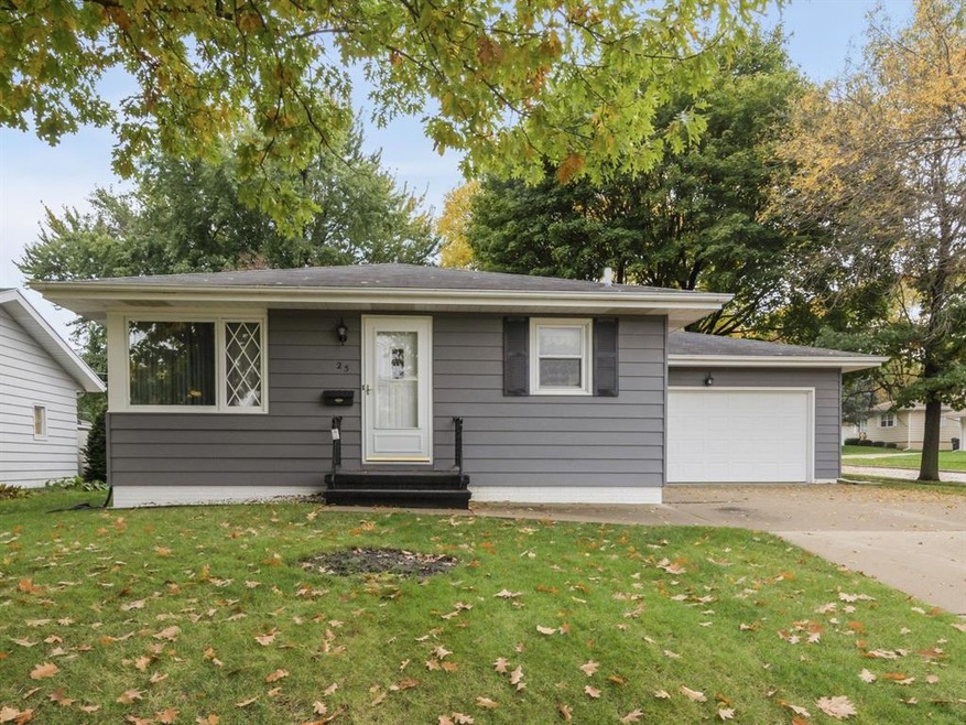 25 26th Ave SW, Cedar Rapids, IA 52404 - photo 1