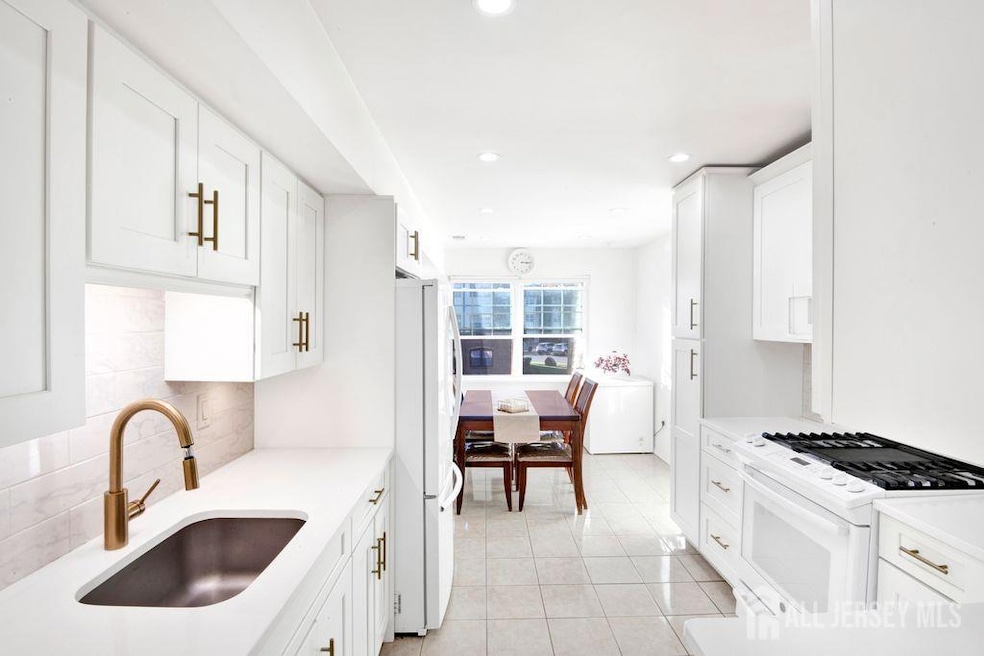 Under Contract $379,000