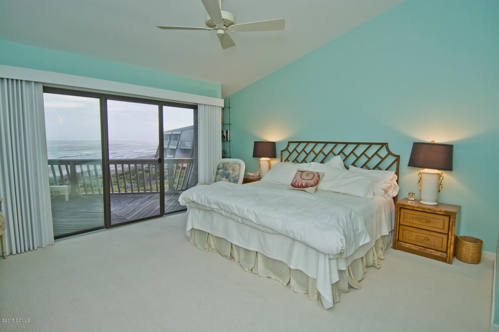 Master Bedroom with Oceanviews!