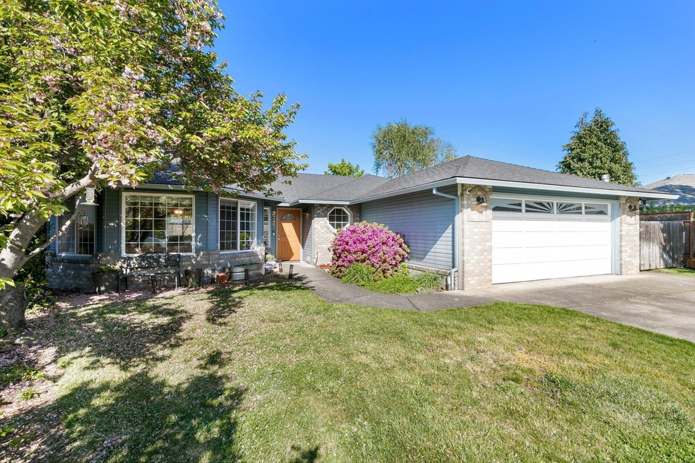 2327 Parkhill Place, Medford, OR 97504 - photo 1