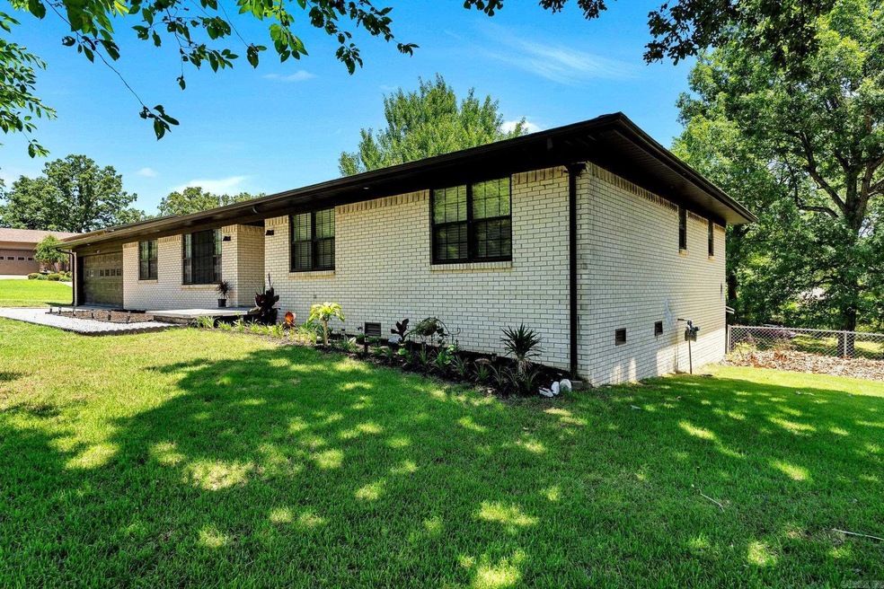 607 Saint Renee Dr, Paragould, AR 72450 - photo 1