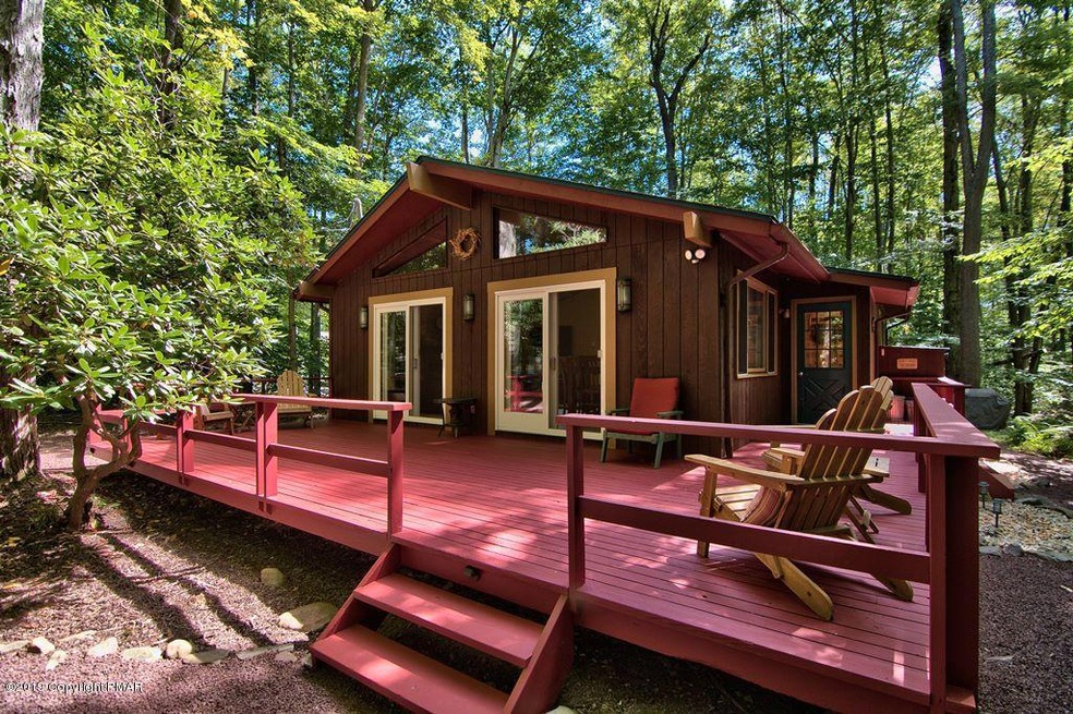 204 Rhodora Ln, Pocono Pines, PA 18350 - photo 1