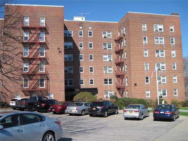 Tuckahoe Terrace unit 2G, Yonkers, NY 10710 - photo 1