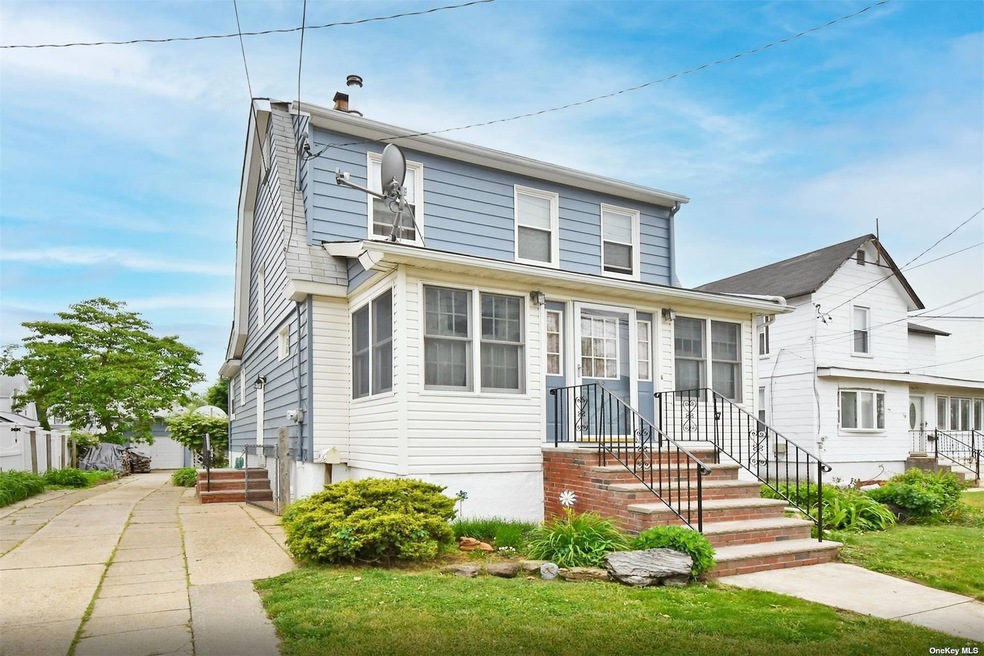 22 Cochran Place, Valley Stream, NY 11581 - photo 1