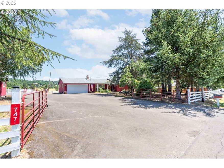 747 NW Evans St, Sheridan, OR 97378 - photo 1