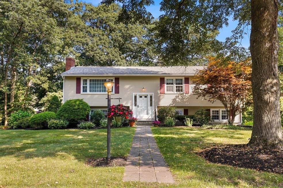 17 Strawberry Hill Rd, Andover, MA 01810 - photo 1