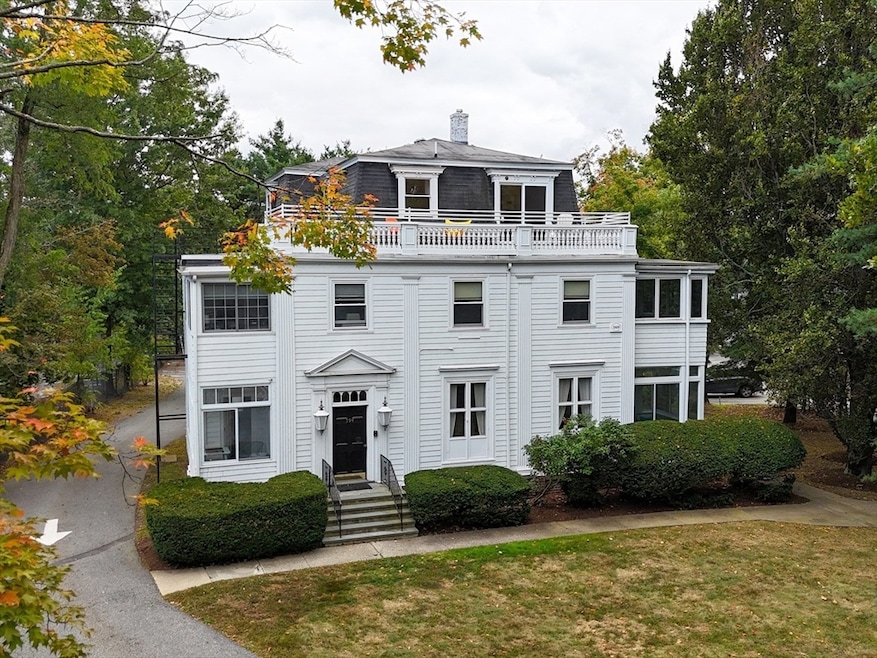 594 Washington St unit 7, Wellesley, MA 02482 - photo 1