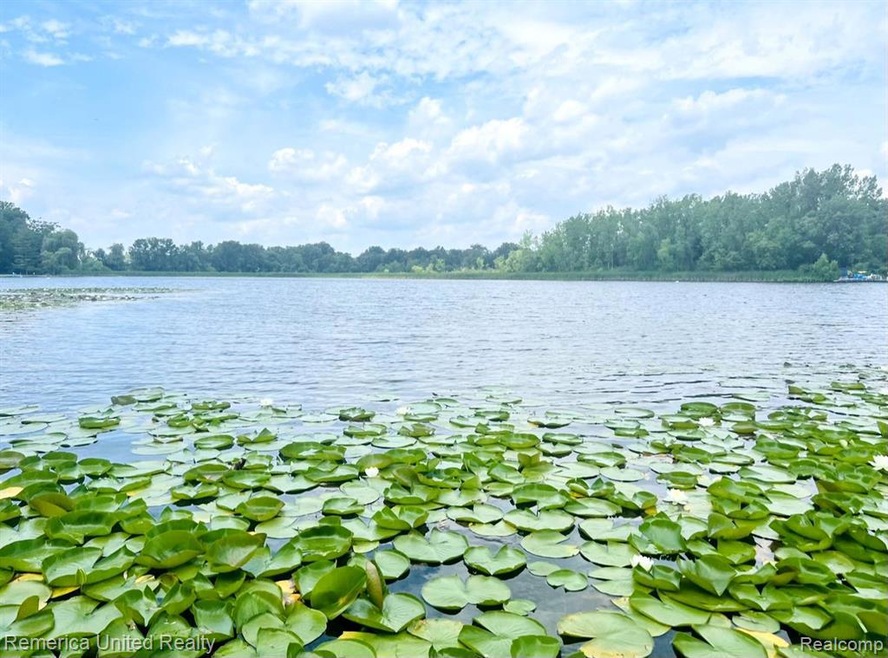 6771 Scotch Lake Dr, West Bloomfield, MI 48324 - photo 1