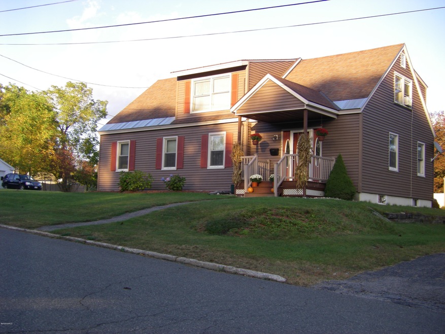 24 Beech St, North Adams, MA 01247 - photo 1