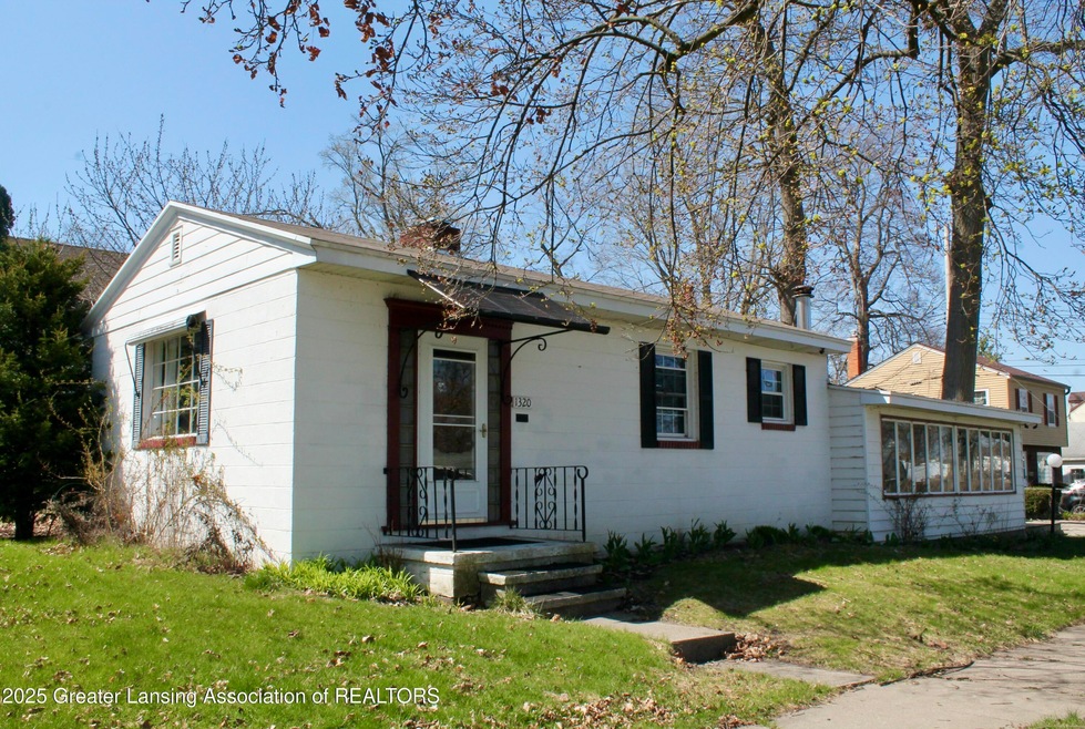 1320 Fletcher St, Lansing, MI 48910 - photo 1