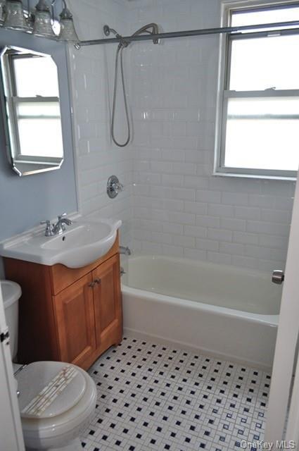 14 Arlington St unit 2B, Yonkers, NY 10710 - photo 1