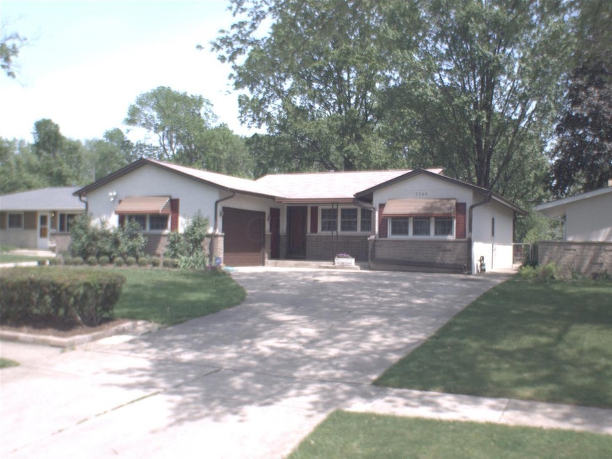 5564 N Meadows
