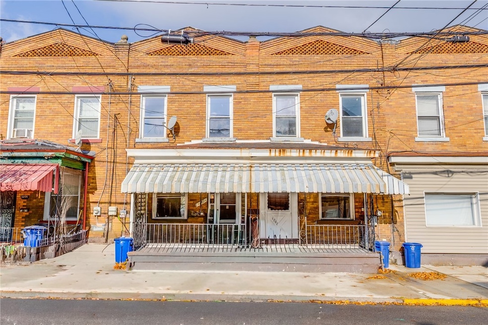 1202.5 Woodland Ave, Marshall Shadeland, PA 15212 - photo 1