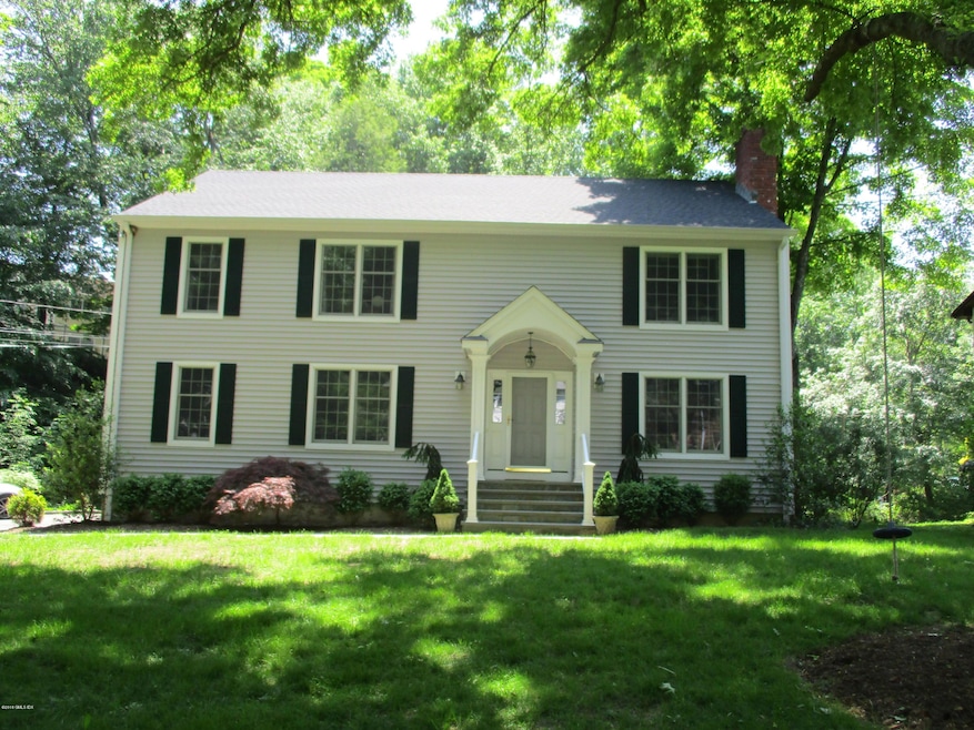 28 Windsor Ln, Cos Cob, CT 06807 - photo 1