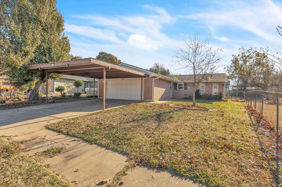 203 Kimberly Ln, Yukon, OK 73099 - photo 1