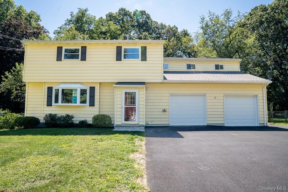 25 Robin Rd, Poughkeepsie, NY 12601 - photo 1