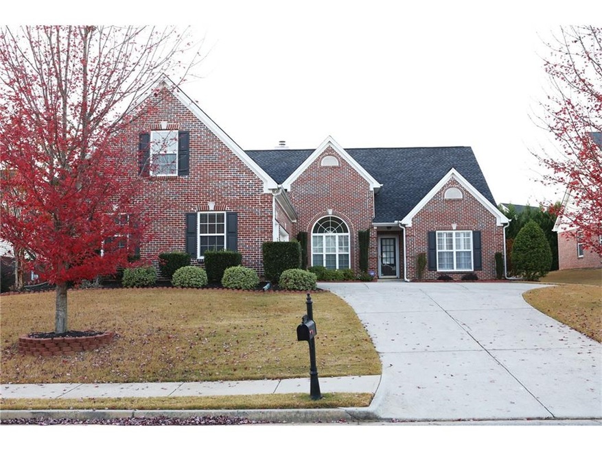4-side brick ranch features courtyard entrance for