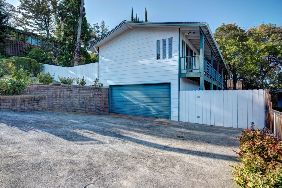 Welcome to 3340 Oakwood Pl!
