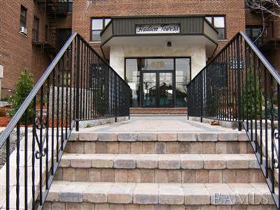 Hudson View unit 2J, Yonkers, NY 10701 - photo 1