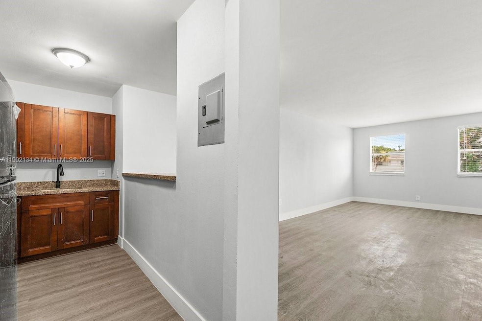 1530 Crescent Cir unit 8, West Palm Beach, FL 33403 - photo 1