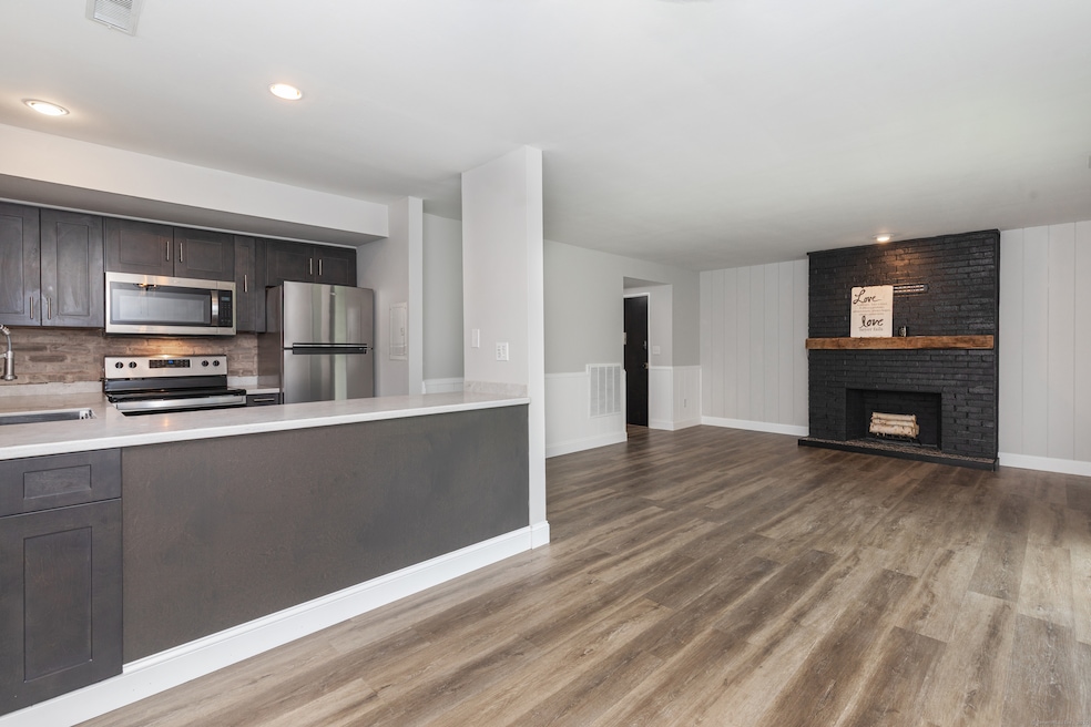 229 Bacon Pond Rd unit 332, Woodbury, CT 06798 - photo 1