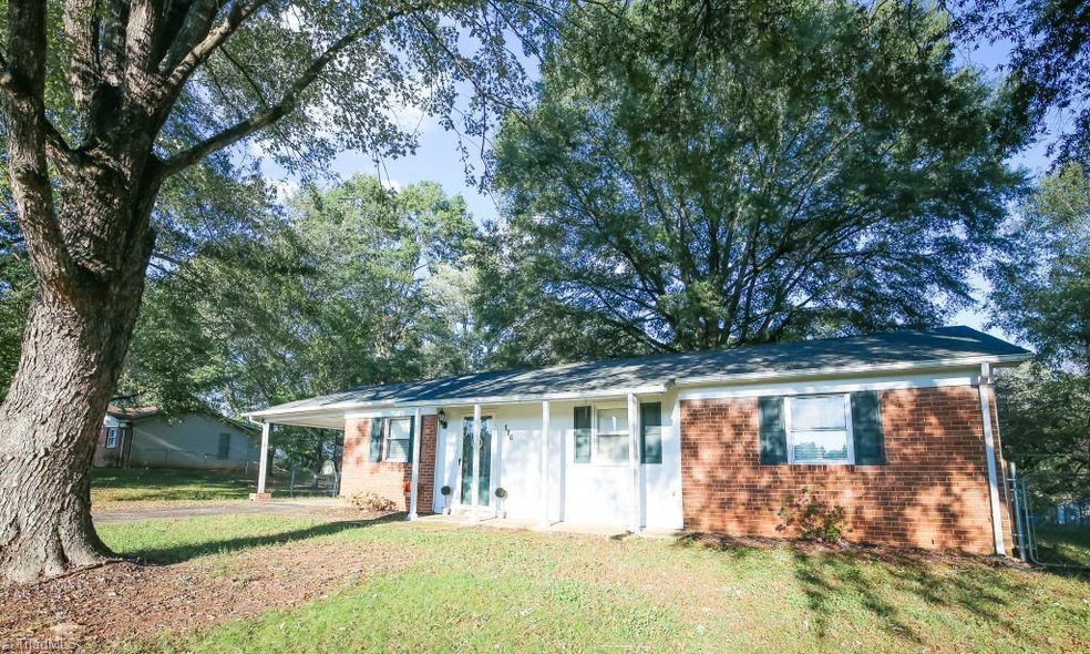 110 Ravenwood Ct, King, NC 27021 - photo 1