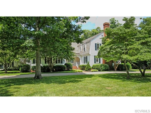 Great curb appeal with a paved circular driveway.